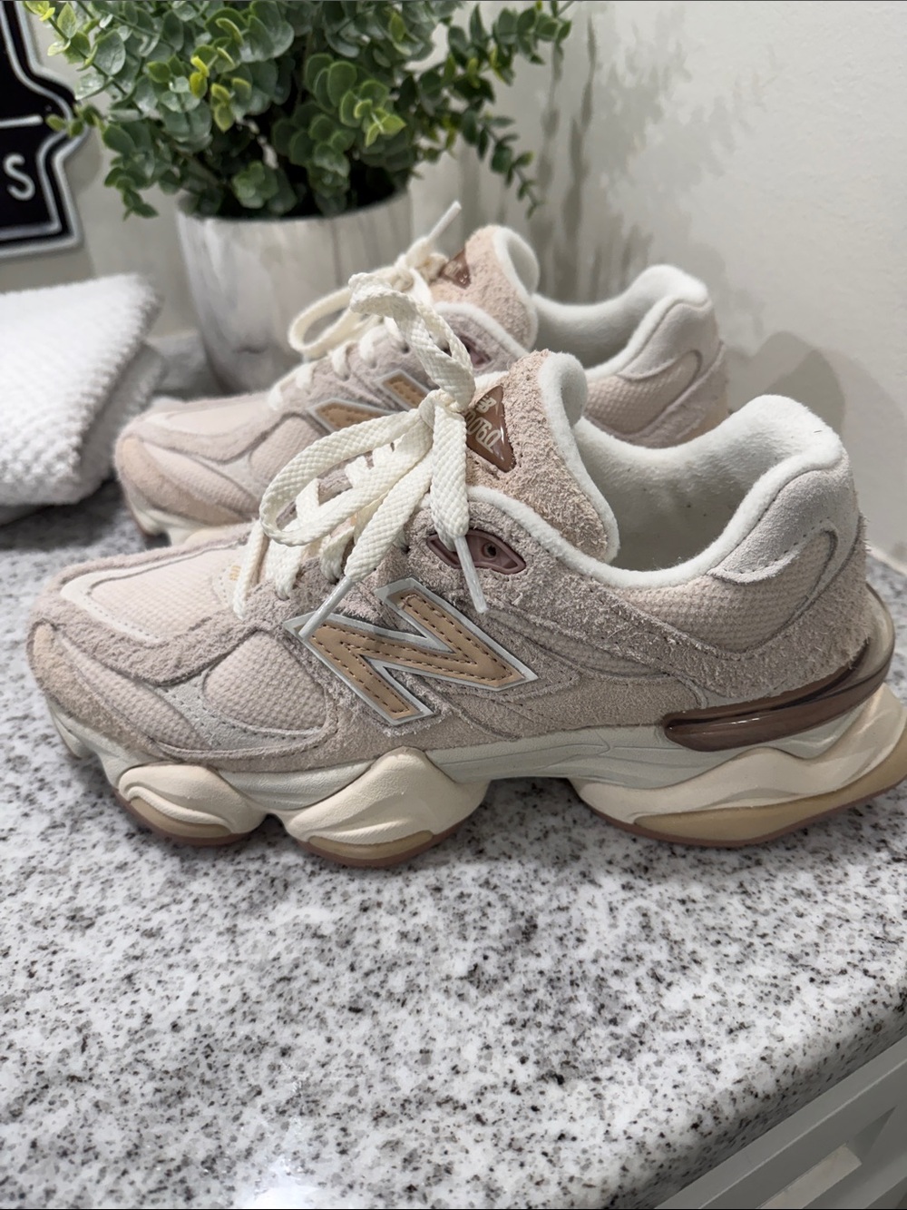 Women’s New Balance 9060 Bisque/Sea Salt